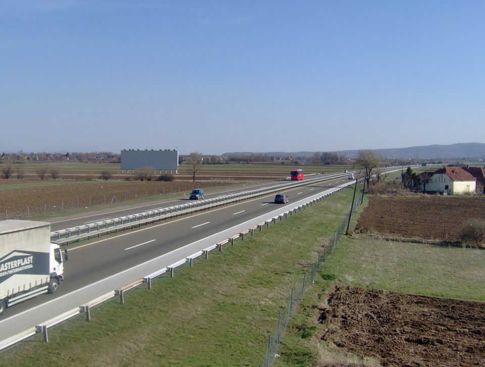 Lokacija Auto put Niš-Beograd kod isključenja za Jagodinu. Veličina 31x10 m